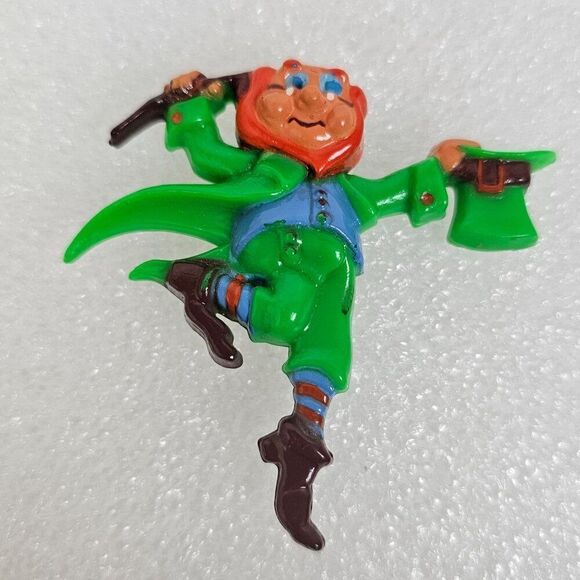 RARE Hallmark PIN St Patrick Vintage LEPRECHAUN w Shillelagh 1973 Irish Brooch - Picture 2 of 10